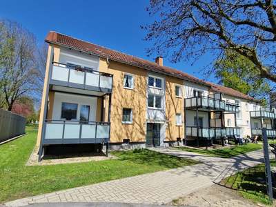 Reinkommen und Wohlfühlen: 3-Zimmer-Wohnung mit großem Balkon