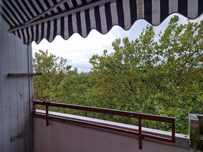 Hier fühlen Sie sich wohl und genießen den Ausblick: renoverte 3-Zimmer-Wohnung mir Balkon!