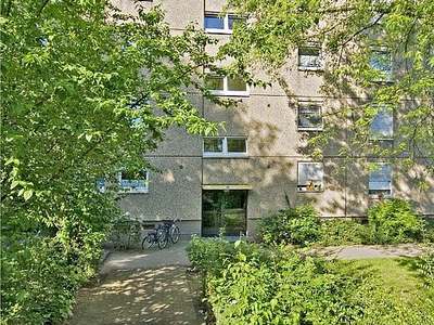 Helle 4-Zimmer-Wohnung mit Balkonin Neuss Derikum