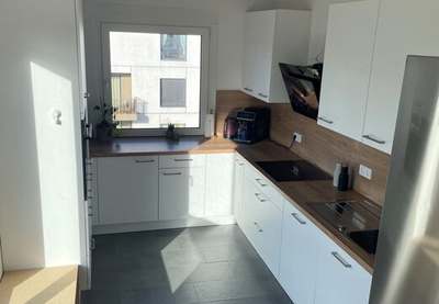 Charmante 5-Zimmer Wohnung mit Loggia und zwei Badezimmer -- Übernahme EBK möglich