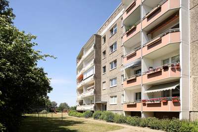 Aufgepasst ... Küche mit Fenster! · 5. Etage · Genossenschaft · Genossenschaftsanteile: 1.120,00 € · Eintrittsgeld: 50,00 € · Verfügbarkeit: sofort