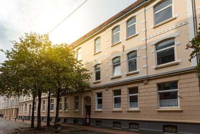 Erstbezug! Frisch sanierte 4-Zimmer-Wohnung mit Balkon und Dusche in Bremerhaven-Lehe! · Genossenschaft – Mitgliedschaft erforderlich · Genossenschaftsanteile 1.860,00 €