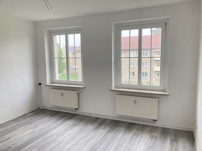 Frisch renoviert - zwei Zimmer in RSL!