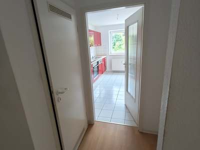 Modernes Wohnen: Gepflegte 3-Zimmer-Wohnung im 1. OG mit Balkon