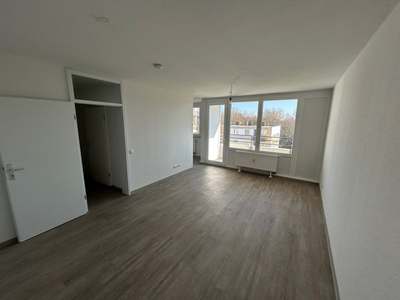 2-Zimmer Wohnung mit Wand und Bodenbelag