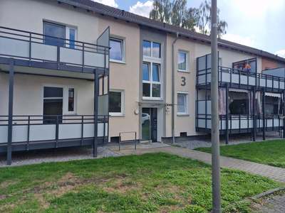 Hier lässt es sich aushalten: schöne 2-Zimmer-EG-Wohnung mit Balkon!
