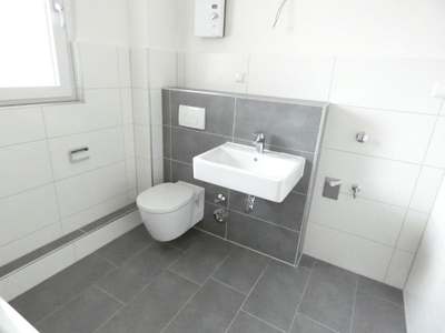 Modernisierte 2-Zi-Wohnung mit Loggia in beliebter Lage von Frohnhausen