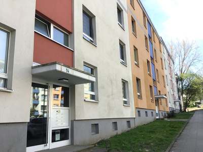 Charmante 3-Raum-Wohnung mit Balkon zur Hofseite!