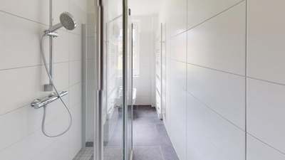 Tolle 2-Raum-Wohnung mit ebenerdiger Dusche