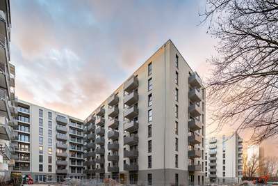 Moderne Neubauwohnung mit 2 Bädern und Balkon in Lichtenberg neu zu vermieten