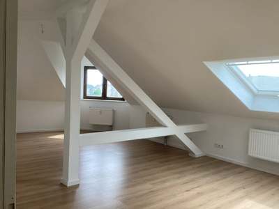 Großzügige Dachgeschoßwohnung mit Einbauküche!