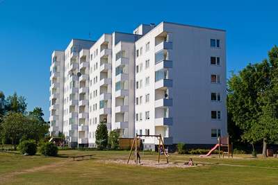 3-Zimmer-Wohnung mit Loggia und Gäste-WC · frei ab sofort