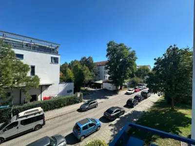 Balkonblick in ruhiger Wohnstraße – 1-Zimmer-Wohnung zur Miete in München, Perlacher Straße · frei ab 15.10.2026