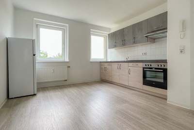Kompakt, cool, dein – kleines Zuhause mit Einbauküche!